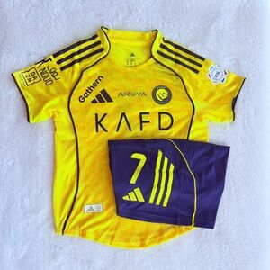 Set Al-Nassr FC kids home kit 25/26 Cristiano Ronaldo #7. Version player